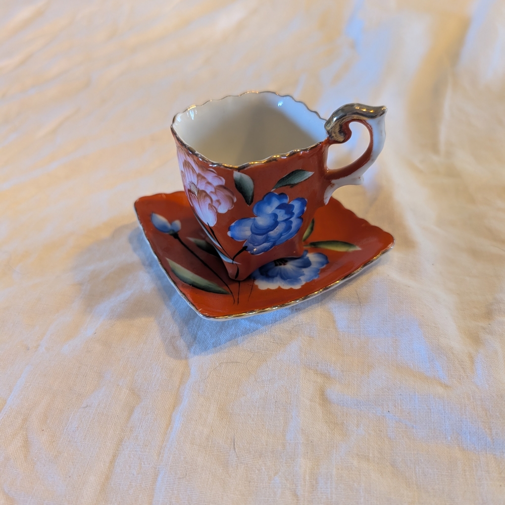 2/30$ Vintage Red Floral Porcelain Tea Cup Set with Blue and Pink Flowers